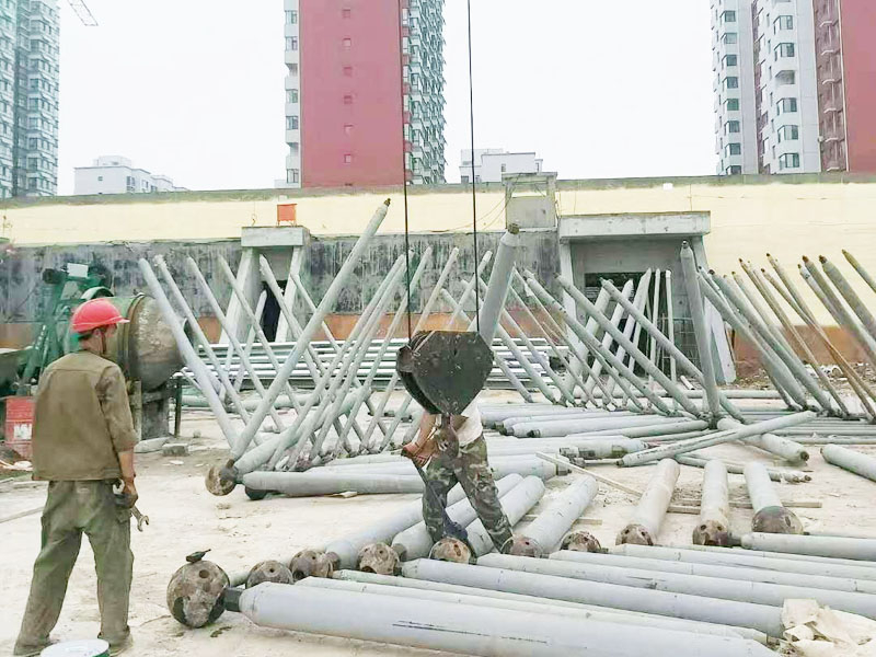 三联钢结构与京博青年苑六期运动中心合作的网架屋面施工中