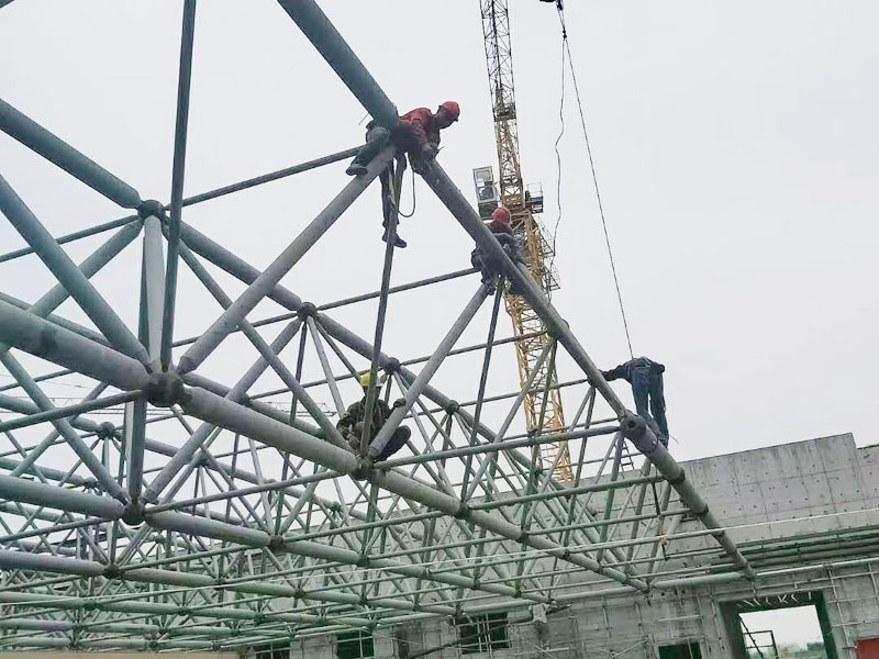 京博青年苑六期运动中心网架屋面施工